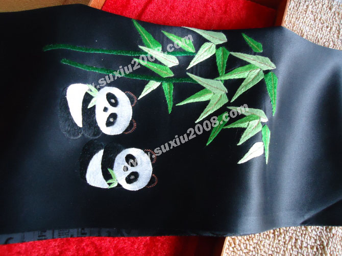 苏绣围巾熊猫竹叶款|手工绣花|真丝围巾